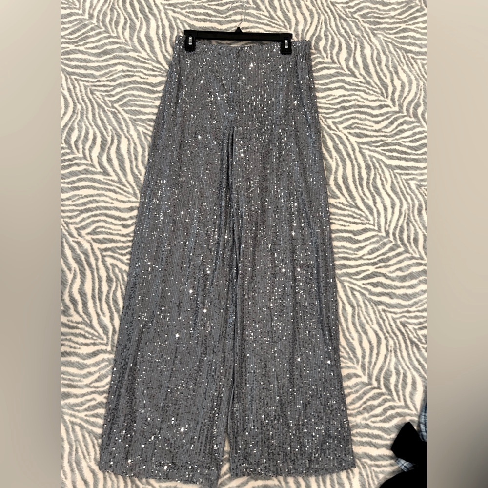 NWNT SEQUIN WIDE LEG PANTS. - Picture 2 of 4